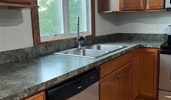 3 Buttonwood St 2, Bristol, RI 02809