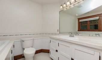 618 9th St, Ames, IA 50010