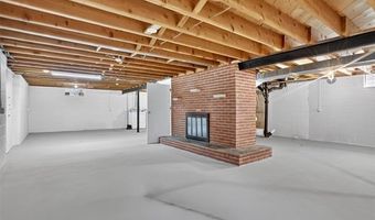 426 N Main St, Almont, MI 48003