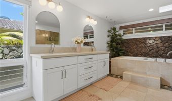 7327 Makaa St, Honolulu, HI 96825