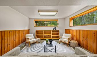 21624 Sean St, Chugiak, AK 99567