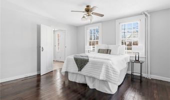 1382 Hope St, Bristol, RI 02809