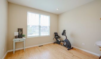 580 N Highlander Way, Addison, IL 60101