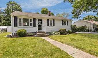 33 Fairhaven Rd, Cumberland, RI 02864