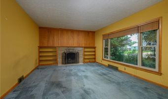 2035 Thornhill Dr, Akron, OH 44313