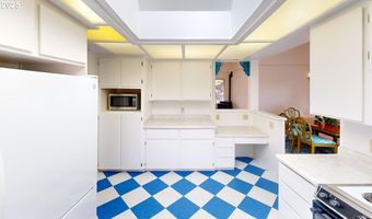 801 BROOKHAVEN Dr, Brookings, OR 97415