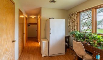 511 N Cherry Ave, Bridgewater, SD 57319