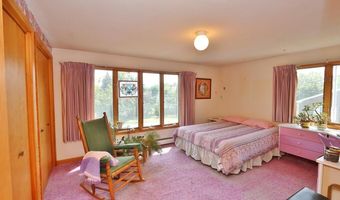 16 Hempstead Ave, Bangor, ME 04401