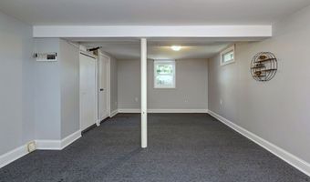 150 Hillcrest Rd, Bridgeport, CT 06606