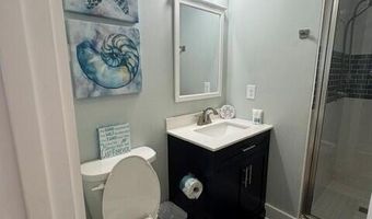 102 W Dobbs St, Atlantic Beach, NC 28512
