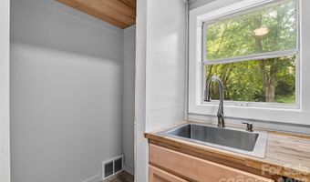 75 Old Macedonia Rd, Alexander, NC 28701
