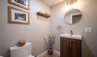 136 Aldrich Rd, Glocester, RI 02857