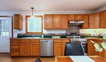 156 Sherwood Cir, Brattleboro, VT 05301