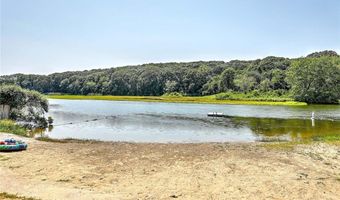 9 Courtland Dr, Narragansett, RI 02882