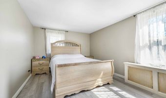 23 Bardsley St, Acushnet, MA 02743