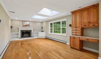 10 Terra Glen Rd, Danbury, CT 06811