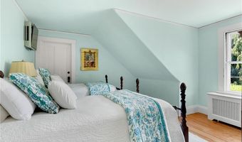 2 Hazard Ave, Newport, RI 02840