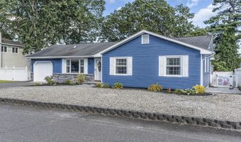 745 Halliard Ave, Beachwood, NJ 08722