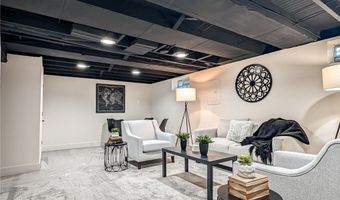 1872 Pickle Rd, Akron, OH 44312