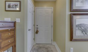 7386 Lake Lakota Pl, Indianapolis, IN 46217