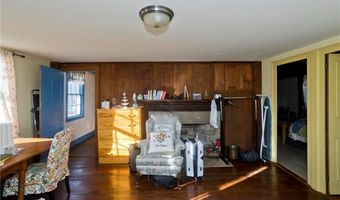 175 Huntinghouse Rd, Glocester, RI 02857