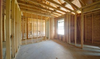 101 LLOYD HENDERSON Rd, Beebe, AR 72012