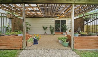 1993 Charmingfare St, Columbus, OH 43228