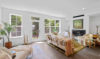 2550 FARMSTEAD Dr, Rockville, MD 20850