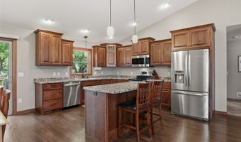 623 Autumn Dr, Altoona, WI 54720