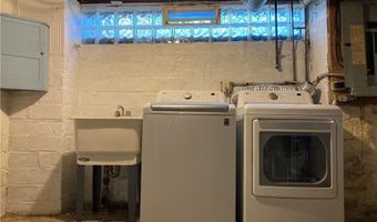 227 Crescent Dr, Akron, OH 44301