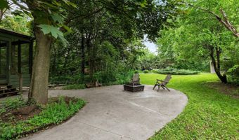 929 E NORTHWOOD Dr, Appleton, WI 54911