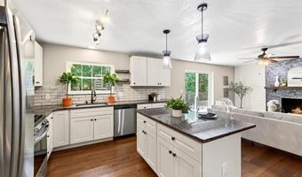 1014 Bedford Ln, Ballwin, MO 63011