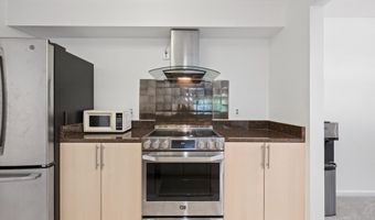 7713 LAFAYETTE FOREST Dr 22, Annandale, VA 22003