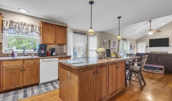 65 Pelican Dr, Bayville, NJ 08721