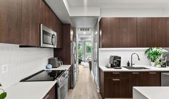 1102 S HIGHLAND St 3, Arlington, VA 22204