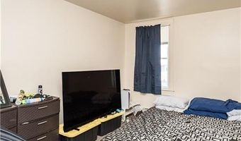 176 RAILROAD St, Lincoln, RI 02838