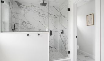 5 Braeburn Cir, Cranston, RI 02921