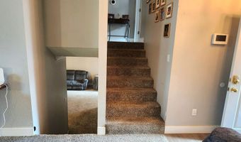 1019 E Daniels St, Aurora, MO 65605