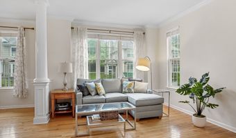 4 Cambridge Dr 4, Danbury, CT 06811