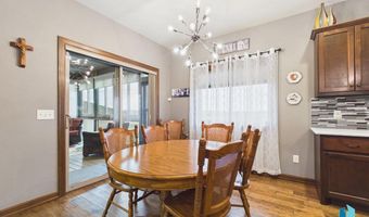 713 N Garnet Cir, Brandon, SD 57005