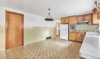 124 N Cliff St, Ansonia, CT 06401