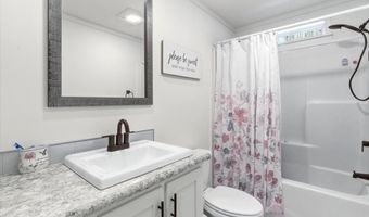 38 Oak Ridge Ln, Bennington, VT 05201