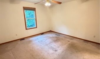 1437 Waters Edge Dr, Akron, OH 44313