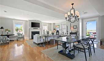 423 Hope St D, Bristol, RI 02809