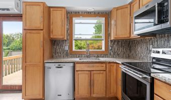 7 Hemlock Ln, Albany, NY 12208