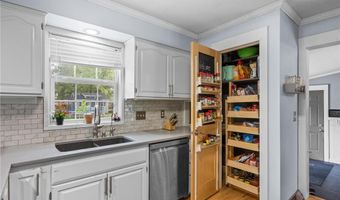 1214 S Darling Dr NW, Alexandria, MN 56308
