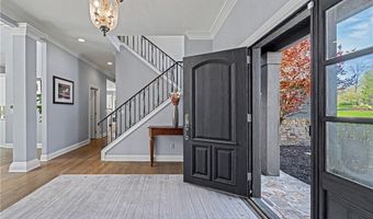 560 Club Dr, Aurora, OH 44202