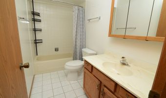 9925 Amanda Ln, Algonquin, IL 60102