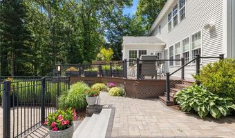 64 Fieldstone Ln, North Kingstown, RI 02874