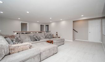 1110 Luther Dr, Adel, IA 50003